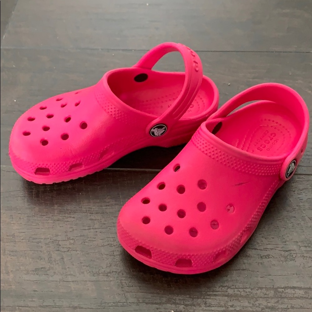 Girl’s crocs barely worn shoes